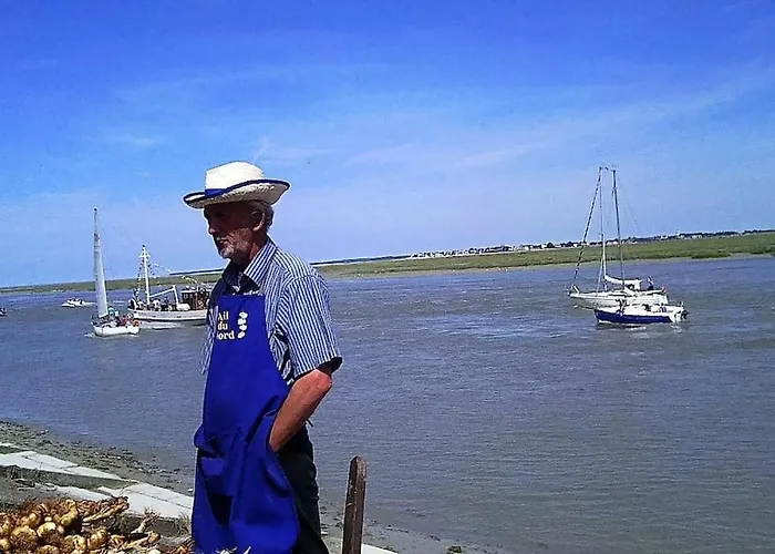 Authentique Maison De Pecheur Entre-Terre & Mer Avec Un Poele A Bois A Disposition